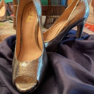 Joan and David spotted silver heels!